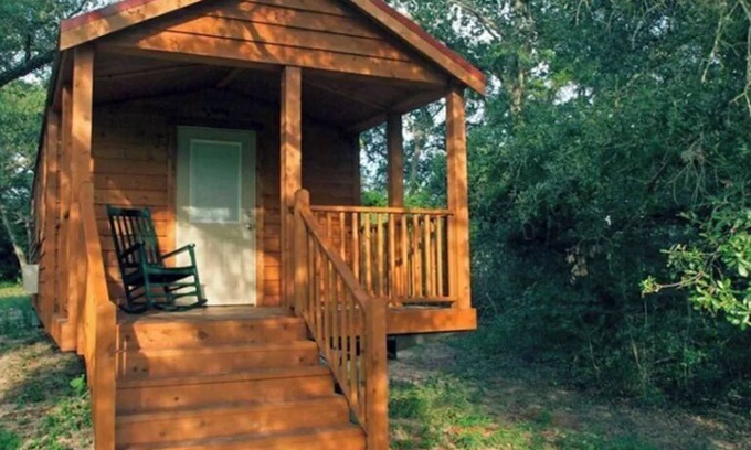 Cat Spring Cabine | Sunset Pond Private Cabin with Private Hot Tub & options to experience our Texas Safari!