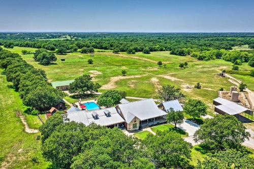 Sunset Maison | Sunset Ranch with Pool and Hot Tub on 29 Acres!