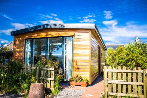 Carsethorn Chalet De Ski | Sunset Retreat Lodge with Hot Tub