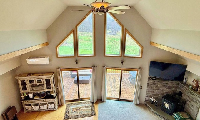 Unadilla Maison | Sunset Ridge - Hot tub, fire pit, BBQ