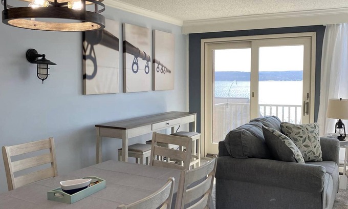 Dewittville Copropriété | Sunset Shores Family-Friendly Lake Condo in Mayville Pool, AC, Private Deck!