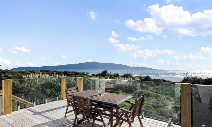 Paraparaumu Beach Maison | Sunset Shores - Paraparaumu Beach Retreat