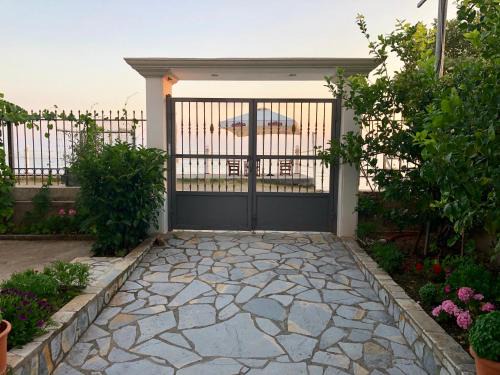 Qazim Pali Maison | Sunset Studios