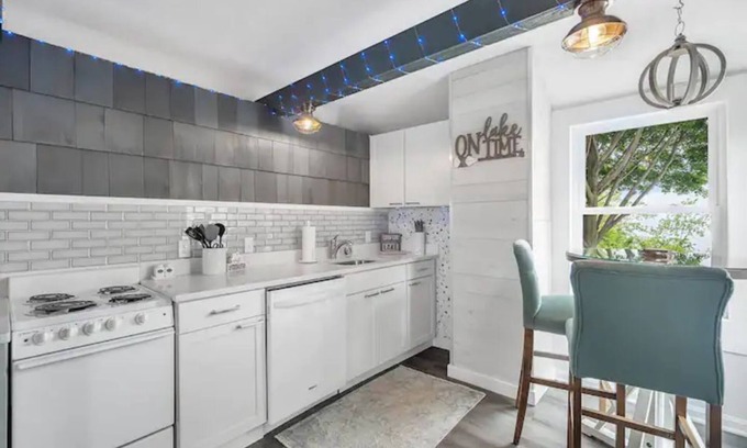 Willoughby Maison | Sunset Suite