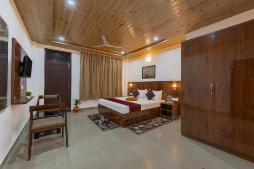 Kasauli Maison | Sunset Vibes! Near Mall Road Kasauli by Alluring North