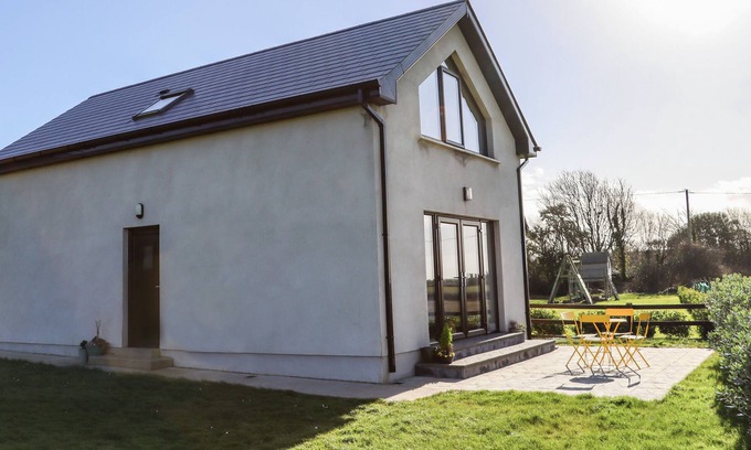 Fethard on Sea Cabine | SUNSET VIEW LODGE, pet friendly in Fethard-On-Sea, County Wexford