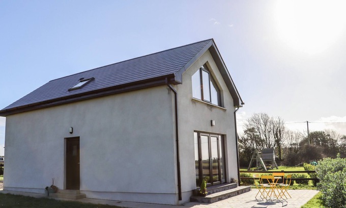 Fethard on Sea Cottage | SUNSET VIEW LODGE, pet friendly in Fethard-On-Sea, County Wexford