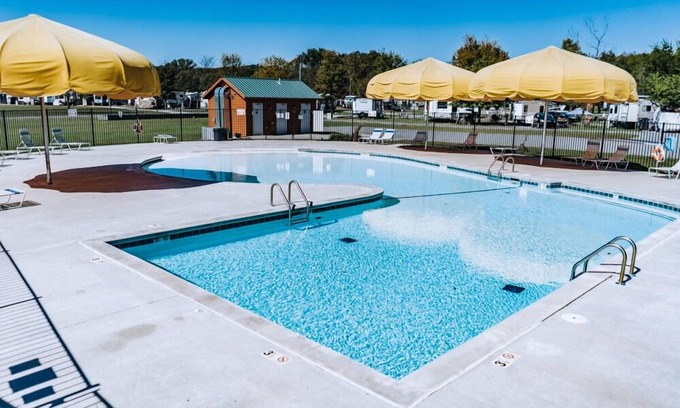 Weatherford Cabine | Sunset Views and Serenity! Full Kitchen, Outdoor Pool, Splash Pad, Free Parking