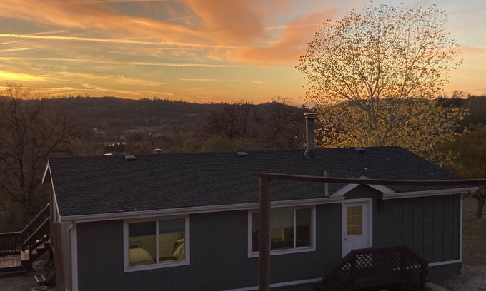 Penn Valley Maison | Sunset views in the foothills