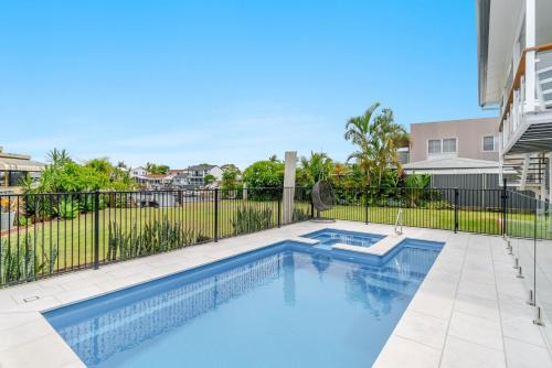 Yamba Maison | Sunset Waters - Waterfront with Pool