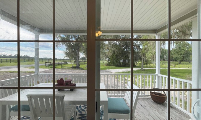Reddick Cottage | Sunsets and Horse Ranches Cottage