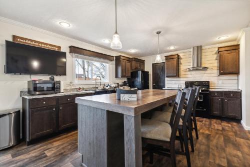 Port Clinton Maison | Sunsets & Serenity- Port Clinton Waterfront Stay home