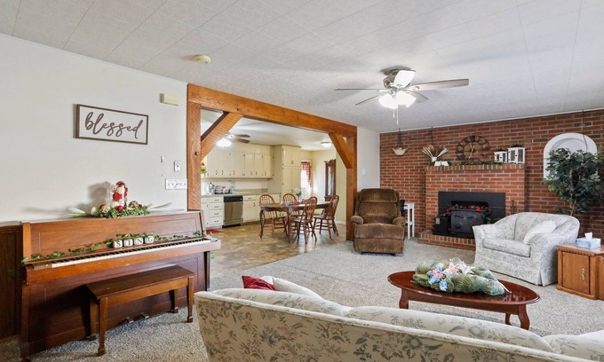 Chambersburg Maison | Sunsets With a Country View