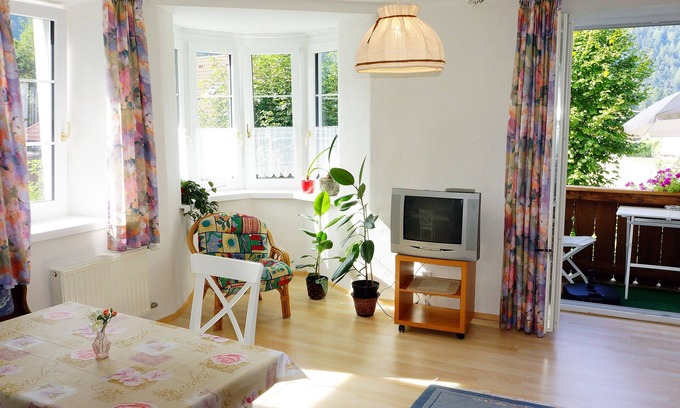 Scharnitz Appartement | Sunshine holiday apartment - very bright with a south- and west-facing balcony