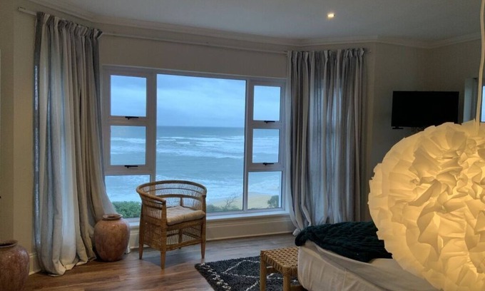 Port Alfred Villa | Sunshine Modern Retreat