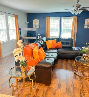 Fayetteville Maison | Sunshine Oasis Home