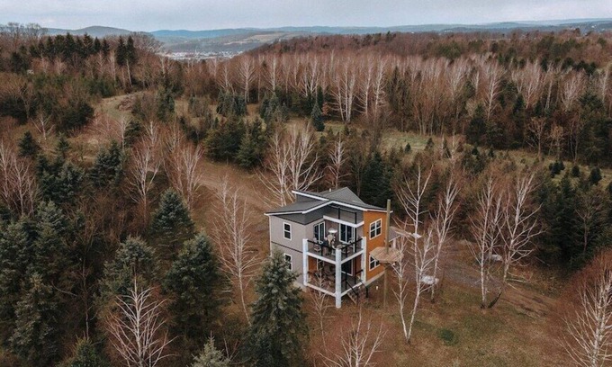 Catawissa Chalet De Ski | Suntower 60 acre/pavillion/HOT TUB/hiking trails/ultra private