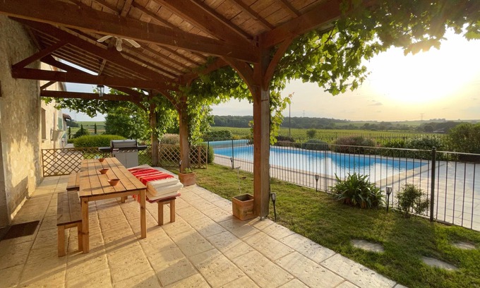 Les Leves-et-Thoumeyragues Villa | Maison de charme, piscine et grand jardin, au milieu des vignes