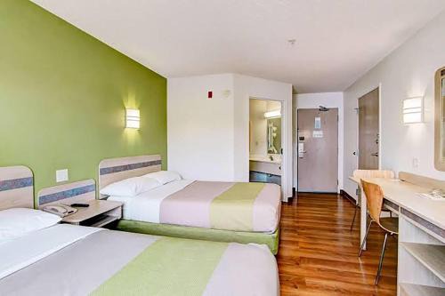 Aurora Hôtel | Super 8 by Wyndham Aurora East