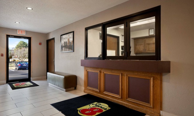 Mosby Hôtel | Super 8 by Wyndham Richmond/Chamberlayne Rd