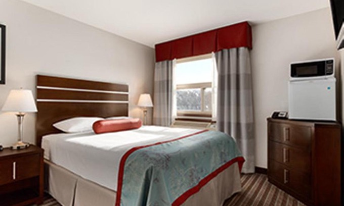 Saskatoon Downtown Hôtel | Super 8 by Wyndham Saskatoon Near Downtown