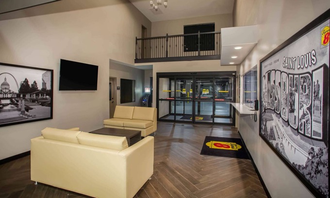 St. Louis Hôtel | Super 8 by Wyndham St. Louis North