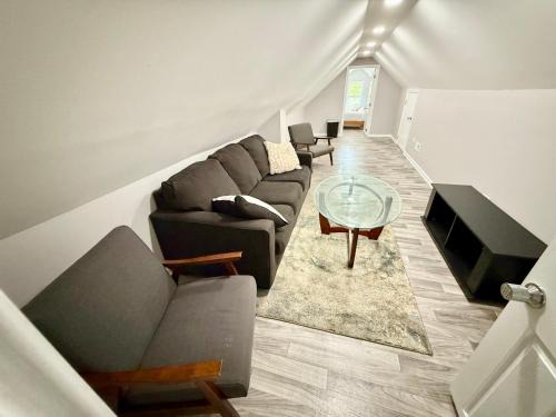 Back of the Yards Maison | Super Amazing Place To Stay Near Downtown! Free Parking