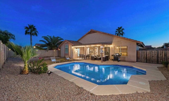 Monarch Maison | SUPER COMFY HOME! with Private Heated Pool