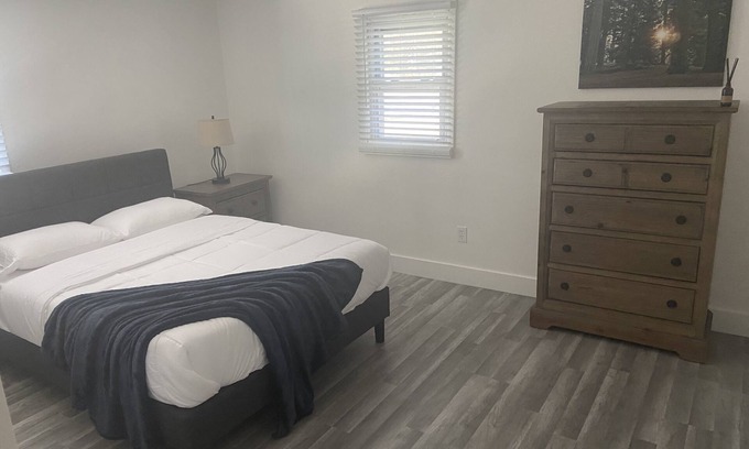 Appleton Maison | SUPER Conveniently located & fully remodeled!