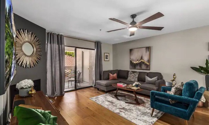 Camelback East Copropriété | Super Host w/23 reviews on Airbnb! Fantastic Location- Biltmore Luxury Condo