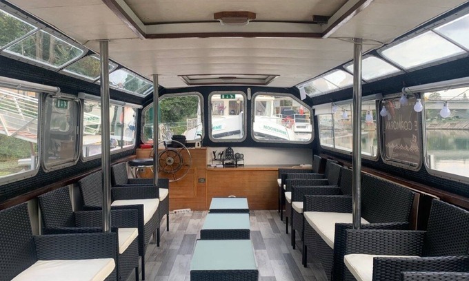 La Ferte-sous-Jouarre Location De Bateaux | Super mini-salle pour vos fêtes, sur l'eau !