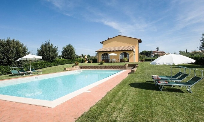Palaia Villa | Villa pour 6 avec piscine. Superbes vues, à distance de marche de la ville, Wifi, Air conditionné