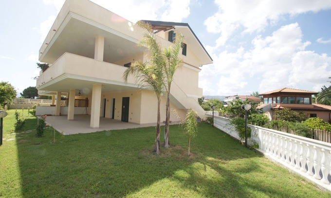 Briatico Appartement | Super Penthouse à 50m de la plage