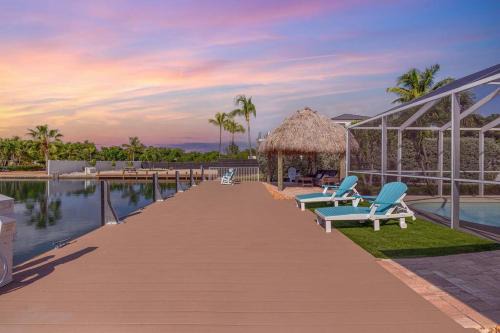 Marathon Maison | Super Snapper lux w/Heated Pool, Tiki, Dock, Lanai