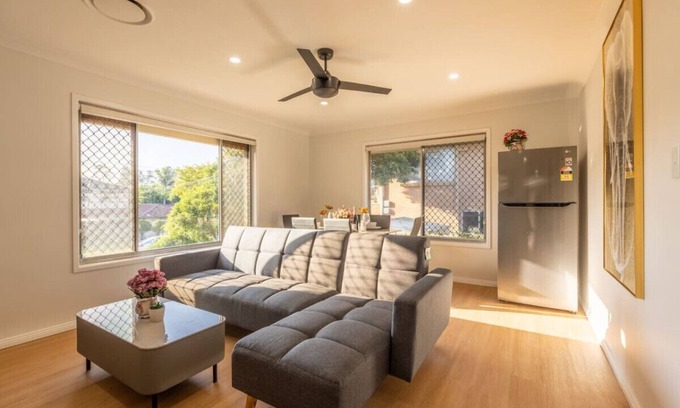 Macgregor Maison | Super Value 4BR House near Westfield/Shops/Parks