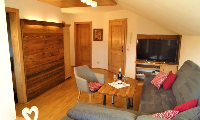 Bolsterlang Appartement | Superbe vue sur les montagnes des balcons sud et est