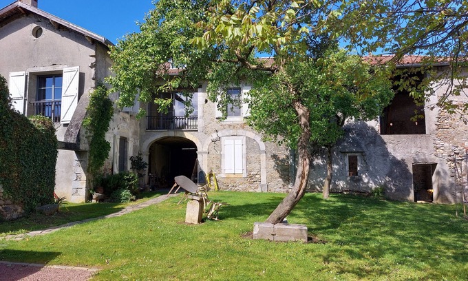 Nestier Lit Et Petit-Déjeuner | Superbe maison d'hôtes de 1785, bain à remous, massages