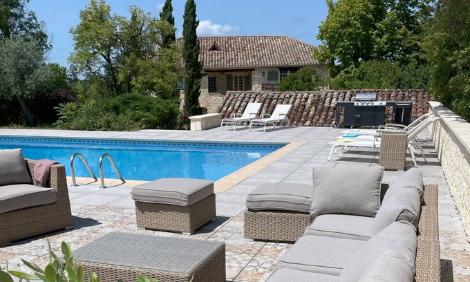 Villeseque Maison | Superbe maison en pierre du Quercy blanc avec grande piscine