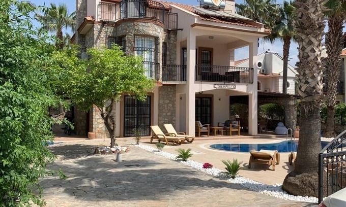 Fethiye City Center Villa | Villa Yakamoz - Villa de luxe avec 4 chambres, piscine privée, WI-FI, TV britannique à Calis Beach