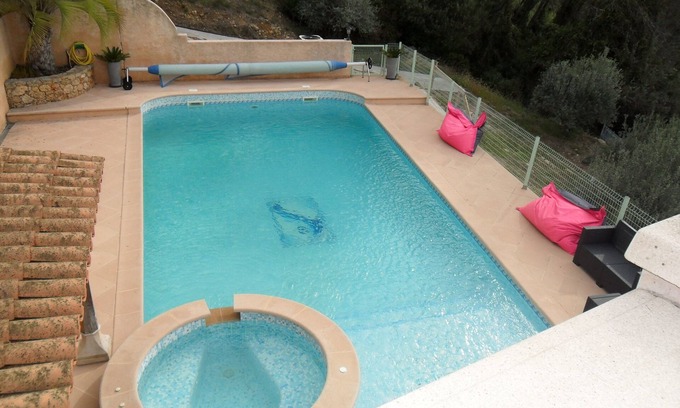 Vidauban Maison | Superb air-conditioned villa - Breathtaking view - Swimming pool, Jacuzzi