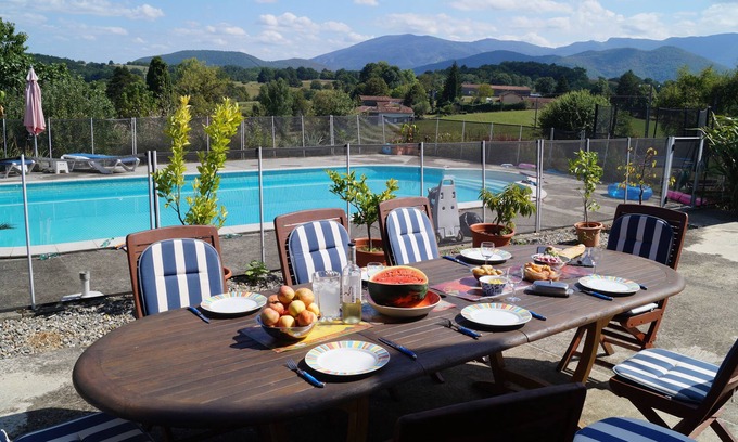 Rouede Autre | Gite rural avec grande piscine chauffée et aire de jeux pour enfants à Rouede.