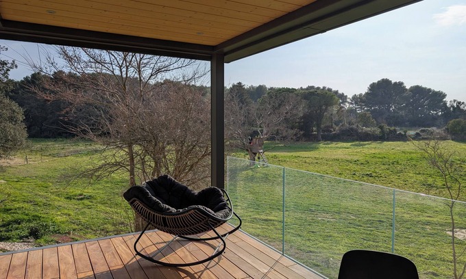 Istres Appartement | Superbe T2 neuf - 5min du centre ville - vue sur prairie