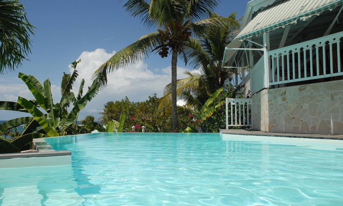 Morel Villa | Superbe vue mer, piscine à débordement, charme et confort à deux pas de la plage