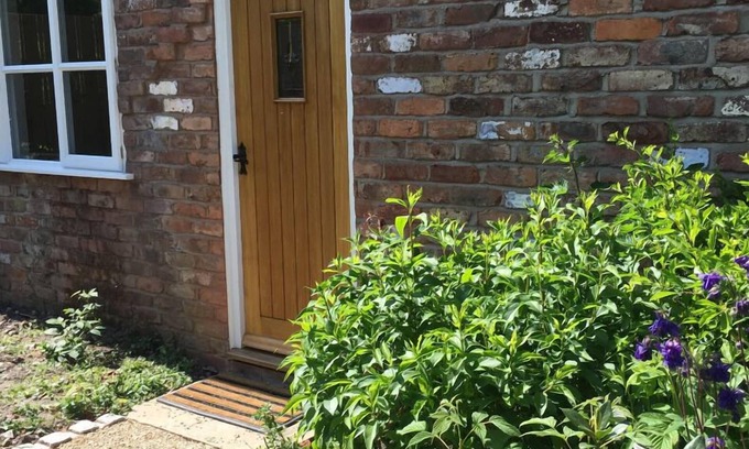 Tatton Park Appartement | Superb Self contained 2 bedroom apartment