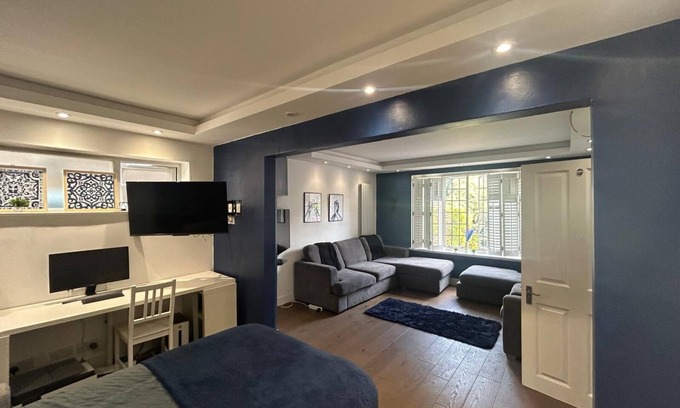 Thornton Maison | SUPERB SNUG studio sleeps 2 south london