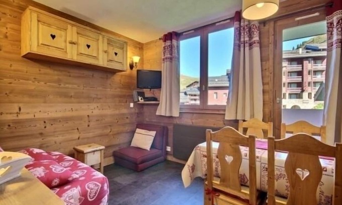 Belle Plagne Appartement | Increíble estudio-cabina para 4 en las pistas, balcón, guardaesquís, estacionamiento