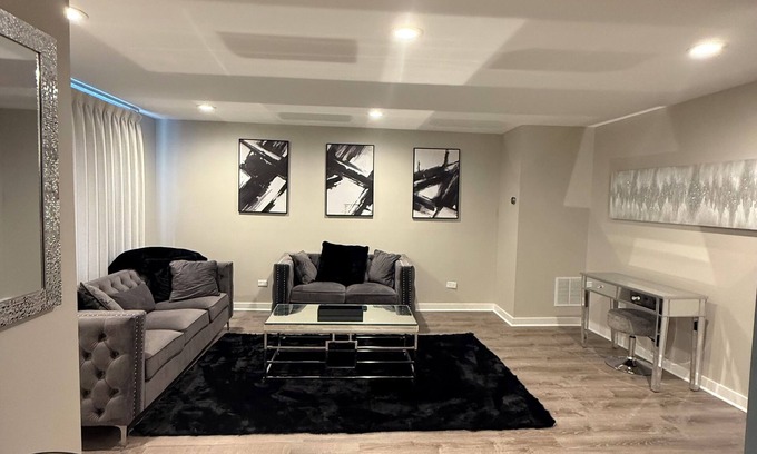 Chicago Maison | Superb townhome with Near Lake in vibrant Chicago