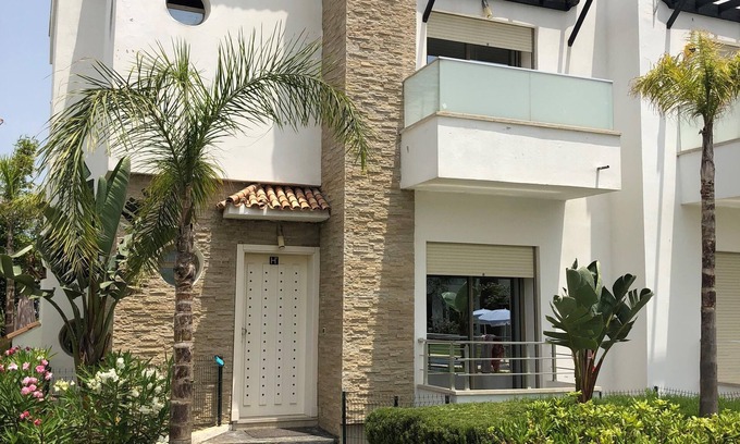 Skhirat Plage Villa | Superbe villa Triplex a Skhirat ds belle résidence sécurisée piscines air jeux