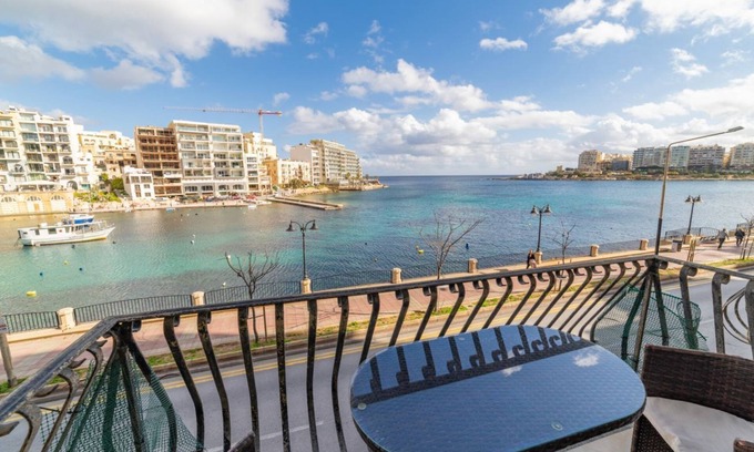 St. Julian's Appartement | Superb views of Spinola Bay in Heart of St