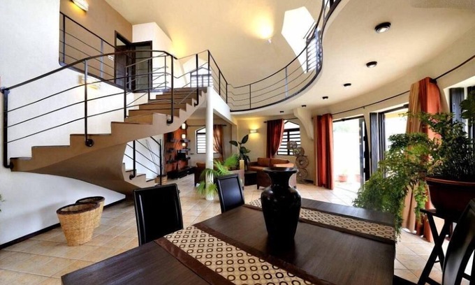 Albion Villa | Superbe Villa - piscine/jardin tropical/wifi/menage quotidien/plage à 2 pas